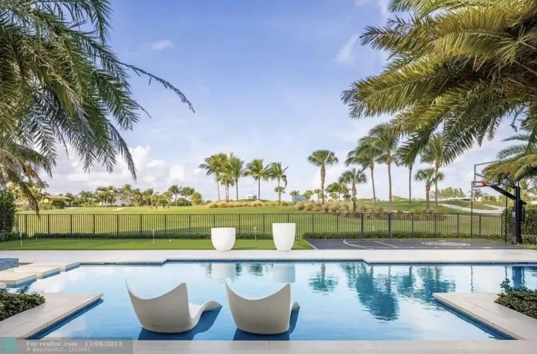 Zavirite u biv&scaron;u megaluksuznu kuću legendarnog Engleza: Kupaona je poput apoteke