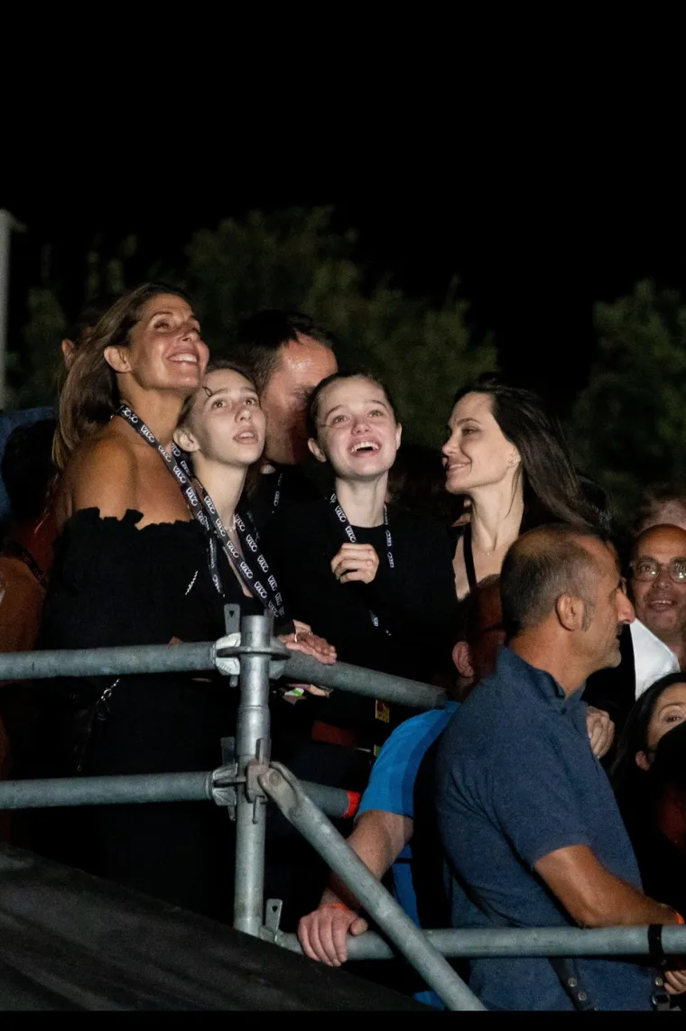 Od djevojčice koja želi promijeniti spol do mlade djevojke nalik majci: Kako se mijenjala Shiloh Pitt
