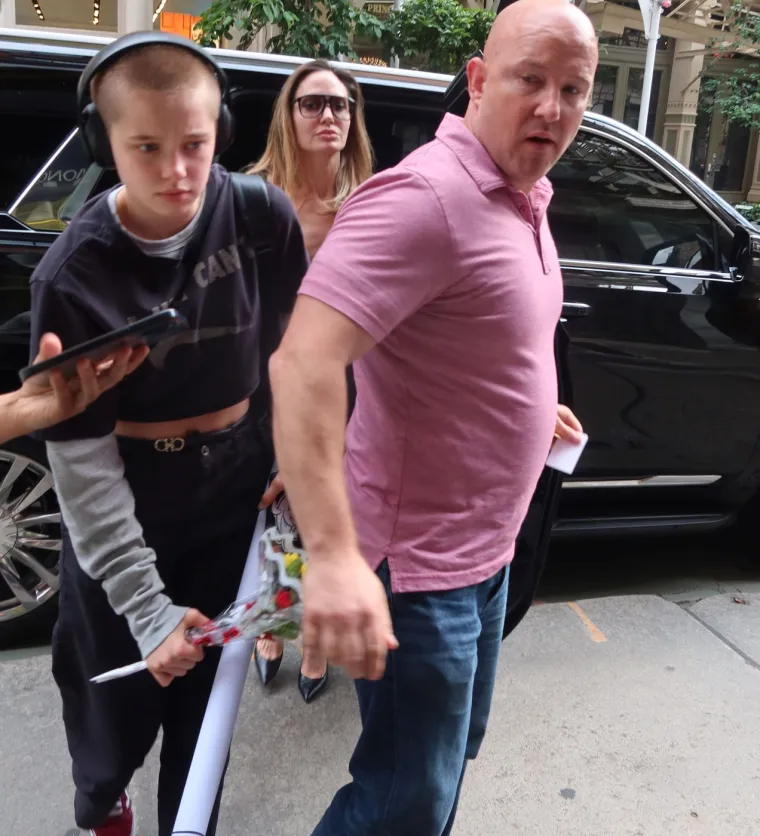 Od djevojčice koja želi promijeniti spol do mlade djevojke nalik majci: Kako se mijenjala Shiloh Pitt