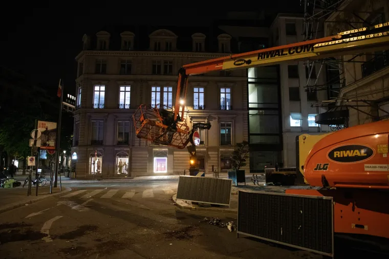 Pogledajte dramatične slike kako se slavilo ulicama Pariza nakon pobjede