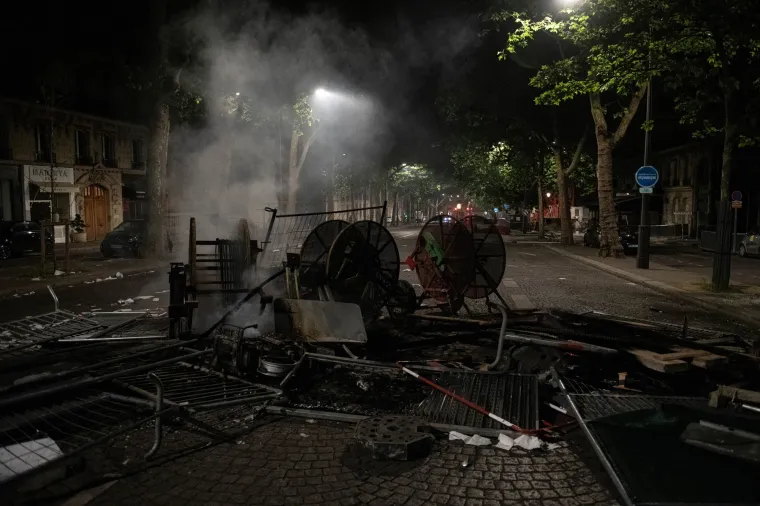 Pogledajte dramatične slike kako se slavilo ulicama Pariza nakon pobjede