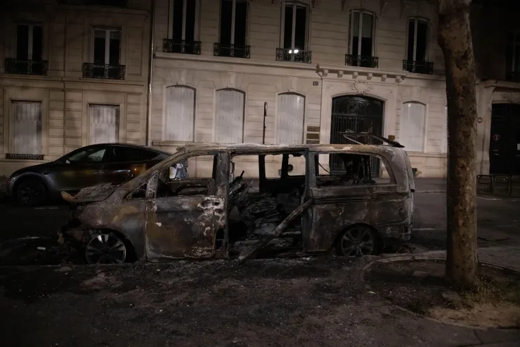 Pogledajte dramatične slike kako se slavilo ulicama Pariza nakon pobjede