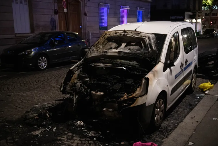 Pogledajte dramatične slike kako se slavilo ulicama Pariza nakon pobjede