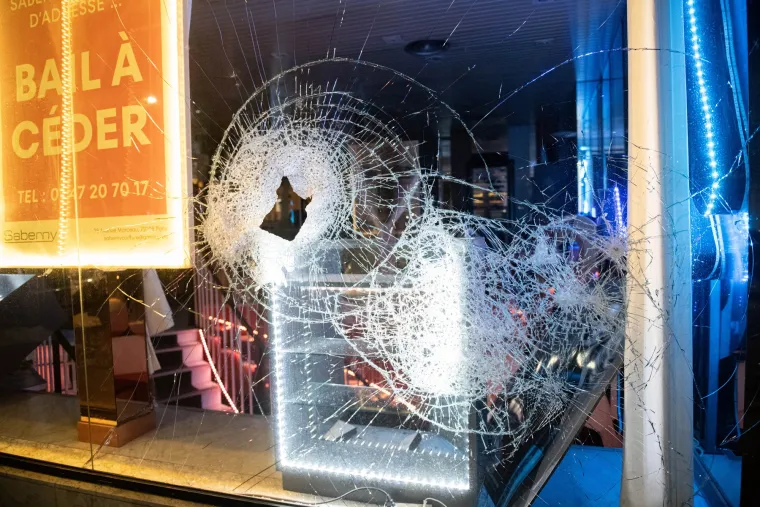 Pogledajte dramatične slike kako se slavilo ulicama Pariza nakon pobjede