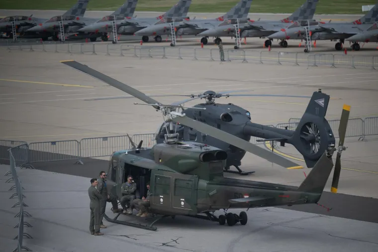 Kompletna eskadrila hrvatskih Rafalea privukla ljepotice