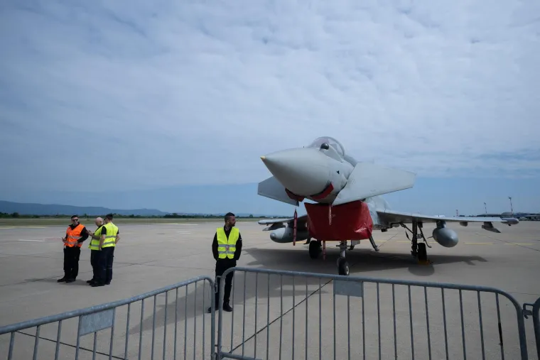 Kompletna eskadrila hrvatskih Rafalea privukla ljepotice