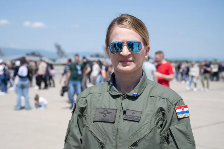 Kompletna eskadrila hrvatskih Rafalea privukla ljepotice