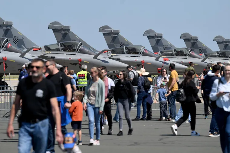 Kompletna eskadrila hrvatskih Rafalea privukla ljepotice