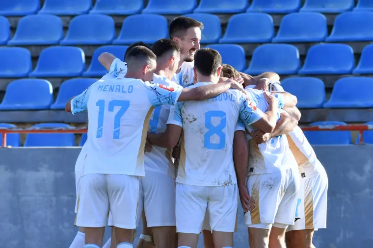 Pogledajte kakvu zastavu na dva &scaron;tapa imaju Funcuti! Ovo je hit