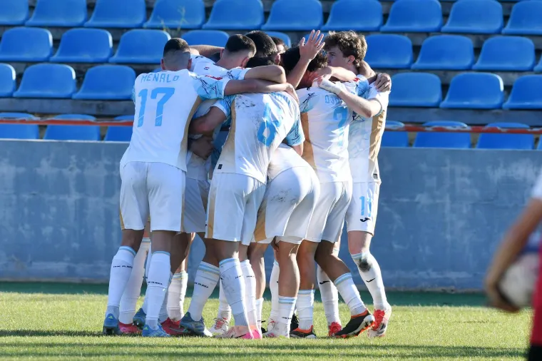 Pogledajte kakvu zastavu na dva &scaron;tapa imaju Funcuti! Ovo je hit