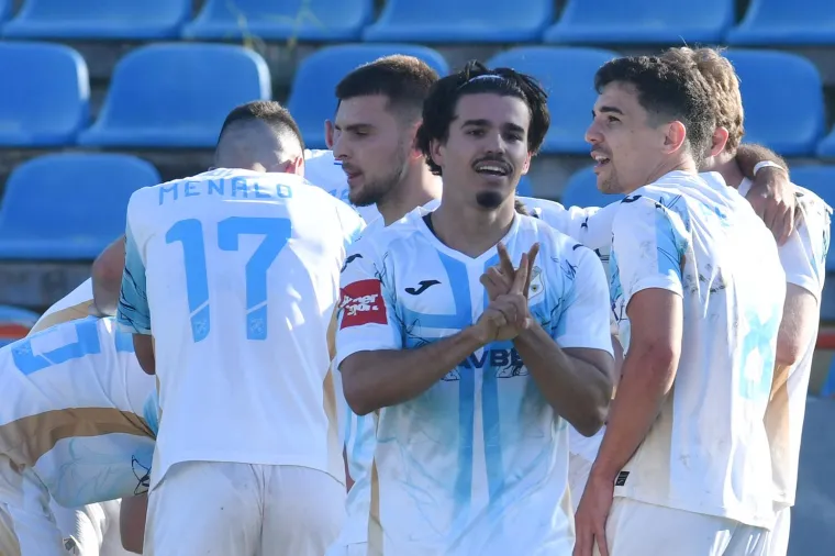 Pogledajte kakvu zastavu na dva &scaron;tapa imaju Funcuti! Ovo je hit