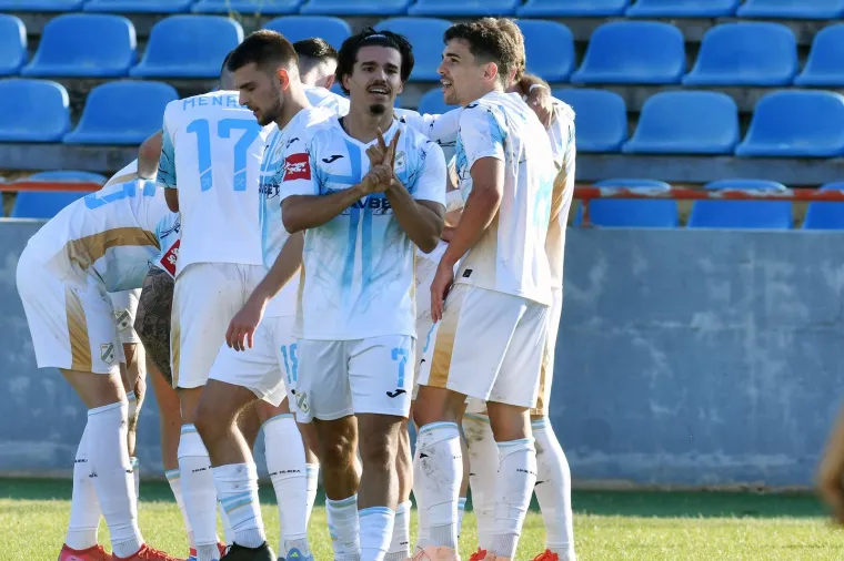 Pogledajte kakvu zastavu na dva &scaron;tapa imaju Funcuti! Ovo je hit