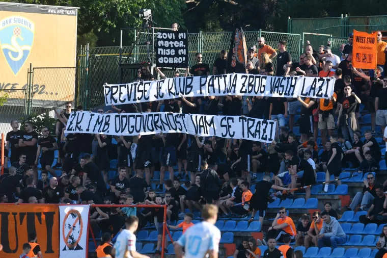 Pogledajte kakvu zastavu na dva &scaron;tapa imaju Funcuti! Ovo je hit