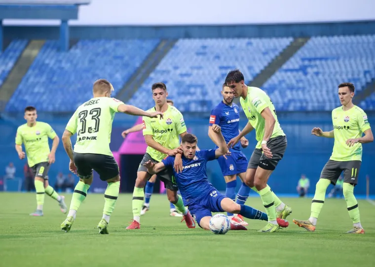 Pogledajte u čijem dru&scaron;tvu sjedi Boban: Reakcija Zajeca i simpatične navijačice su hit