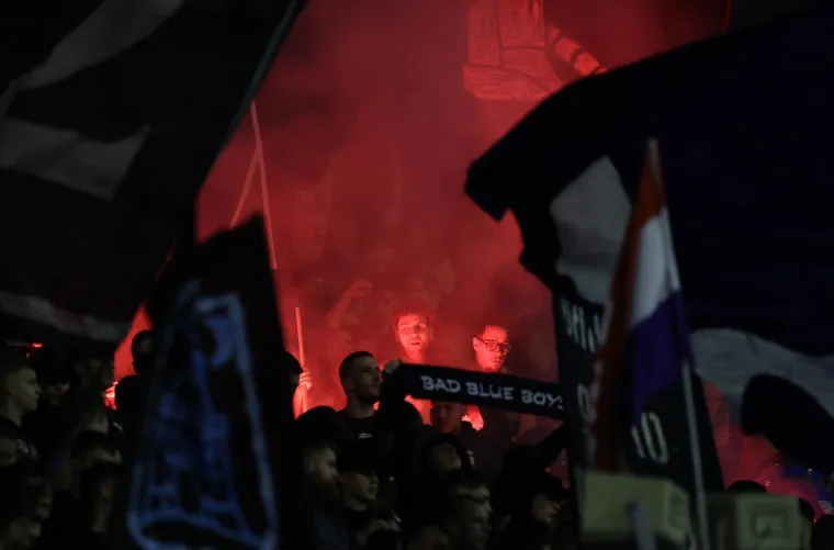 Pogledajte u čijem dru&scaron;tvu sjedi Boban: Reakcija Zajeca i simpatične navijačice su hit