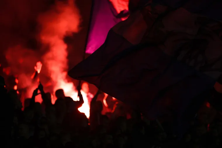 Pogledajte u čijem dru&scaron;tvu sjedi Boban: Reakcija Zajeca i simpatične navijačice su hit