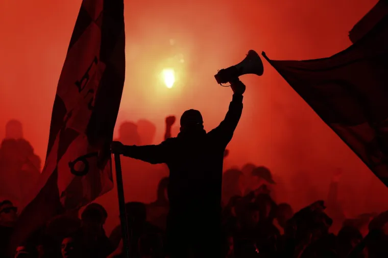 Pogledajte u čijem dru&scaron;tvu sjedi Boban: Reakcija Zajeca i simpatične navijačice su hit