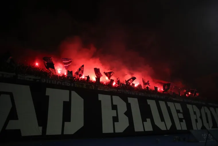 Pogledajte u čijem dru&scaron;tvu sjedi Boban: Reakcija Zajeca i simpatične navijačice su hit