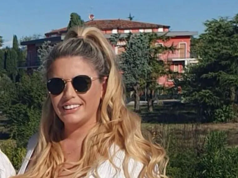 Zari su ogromne grudi stvarale bolove godinama, a onda je otišla na operaciju