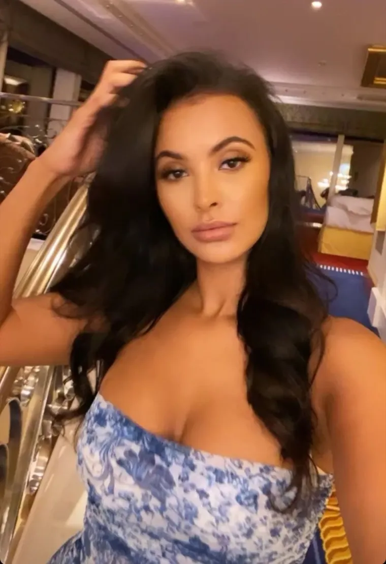 Svi su poludjeli za ovom voditeljicom: Njezina bikini izdanja su opasna za srčane bolesnike, a krasila je i naslovnicu Voguea