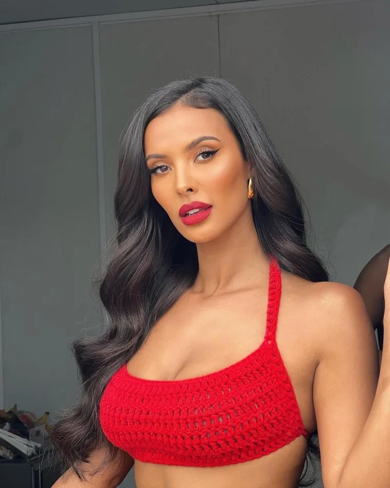 Svi su poludjeli za ovom voditeljicom: Njezina bikini izdanja su opasna za srčane bolesnike, a krasila je i naslovnicu Voguea