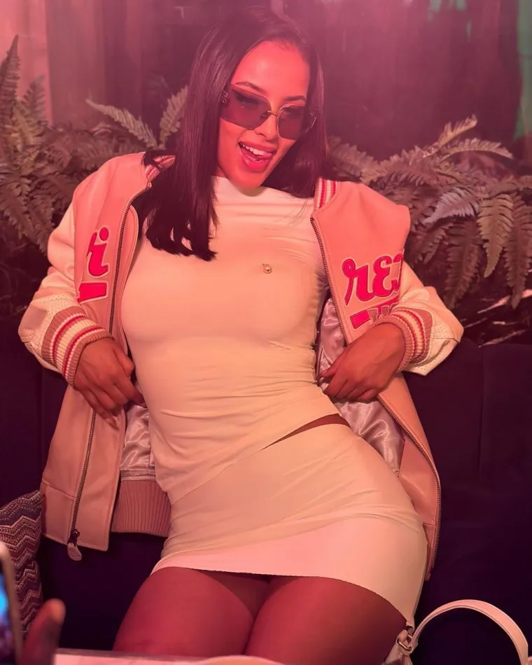 Svi su poludjeli za ovom voditeljicom: Njezina bikini izdanja su opasna za srčane bolesnike, a krasila je i naslovnicu Voguea