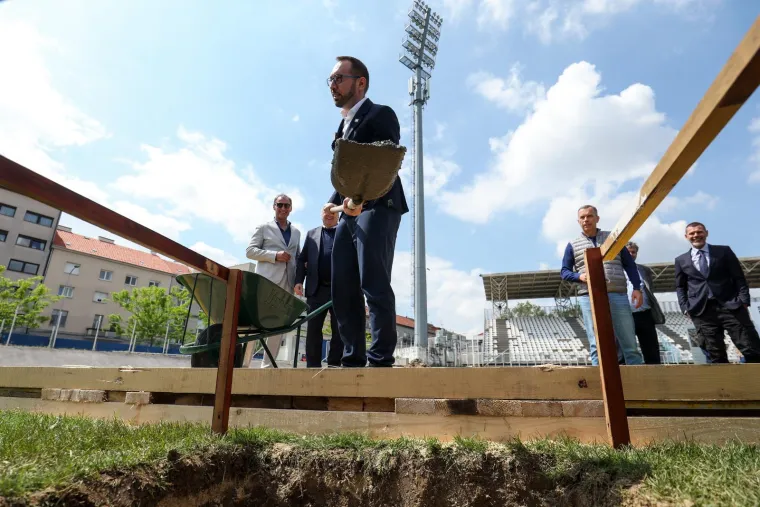Nevjerojatna scena u Kranjčevićevoj: Dok se stadion ru&scaron;i, on ne odustaje od snova, jedan detalj slama srca