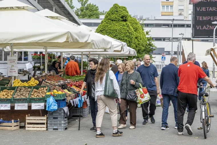 Mladi par zasjao na &scaron;pici: Sve oči bile su uprte u zaljubljene Karlovčane