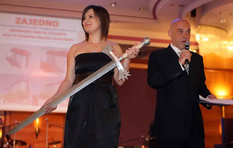 Od Thompsona do Ljube Ćesića Rojsa: Pogledajte tko je sve od poznatih bio na donatorskoj večeri 2009. godine