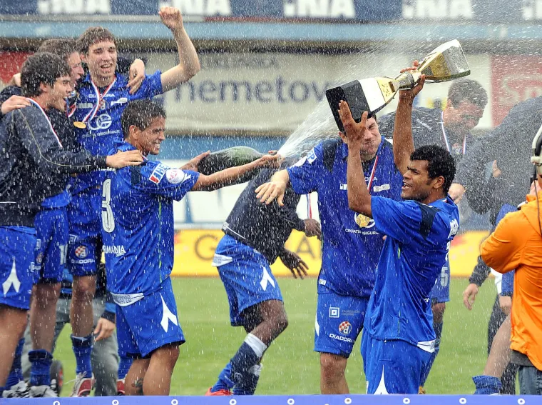 Ovako je Dinamo proslavio naslov prije 15 godina: Kruno Jurčić ukrao šou, uhvatit će vas susramlje