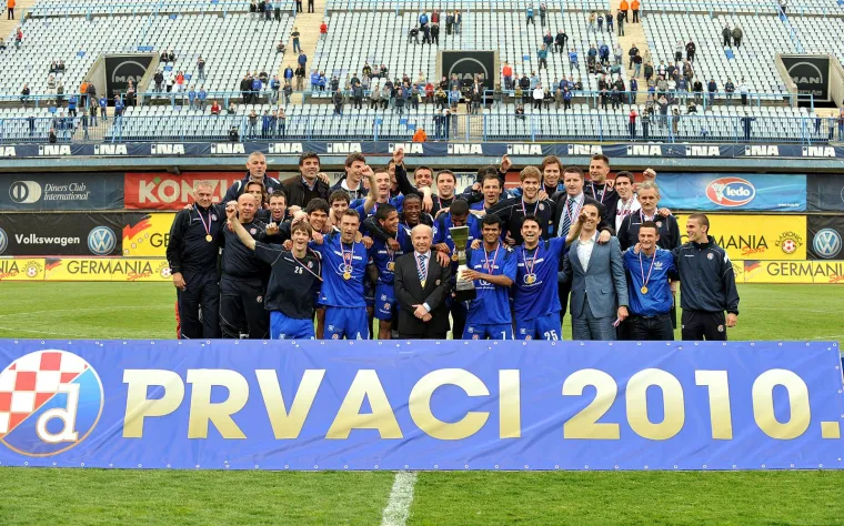 Ovako je Dinamo proslavio naslov prije 15 godina: Kruno Jurčić ukrao &scaron;ou, uhvatit će vas susramlje