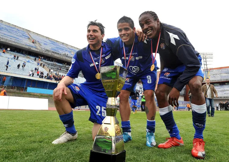 Ovako je Dinamo proslavio naslov prije 15 godina: Kruno Jurčić ukrao &scaron;ou, uhvatit će vas susramlje