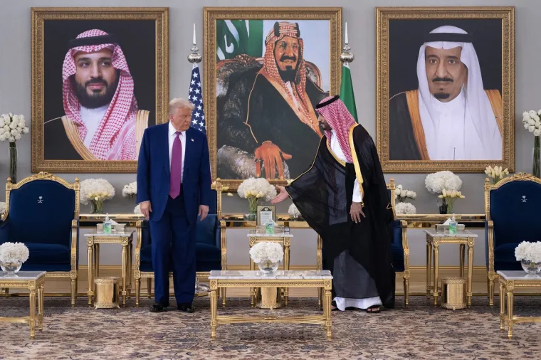 Ljubičasti tepih i nasmijana lica: Ovako su Trumpa dočekali u Saudijskoj Arabiji!