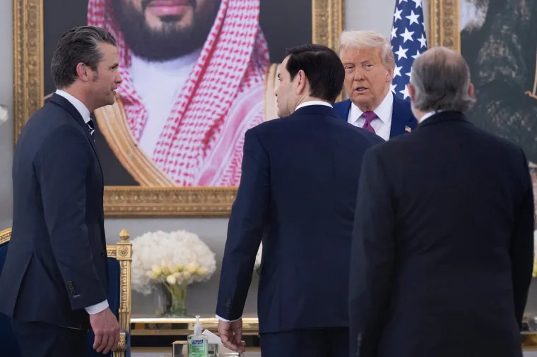 Ljubičasti tepih i nasmijana lica: Ovako su Trumpa dočekali u Saudijskoj Arabiji!