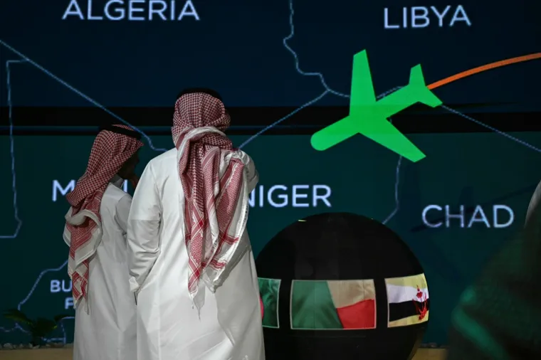 Ljubičasti tepih i nasmijana lica: Ovako su Trumpa dočekali u Saudijskoj Arabiji!