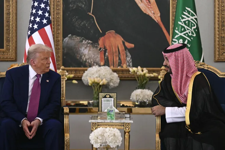 Ljubičasti tepih i nasmijana lica: Ovako su Trumpa dočekali u Saudijskoj Arabiji!