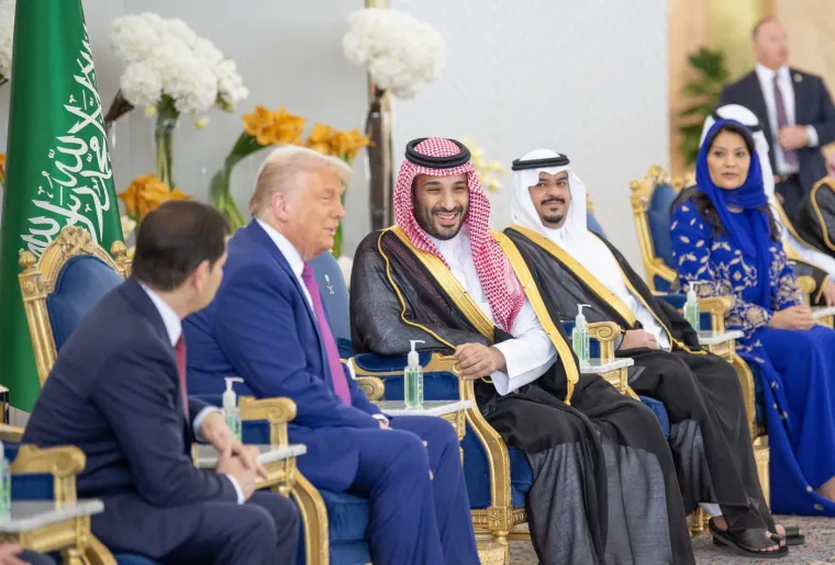 Ljubičasti tepih i nasmijana lica: Ovako su Trumpa dočekali u Saudijskoj Arabiji!