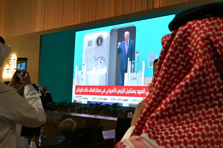 Ljubičasti tepih i nasmijana lica: Ovako su Trumpa dočekali u Saudijskoj Arabiji!