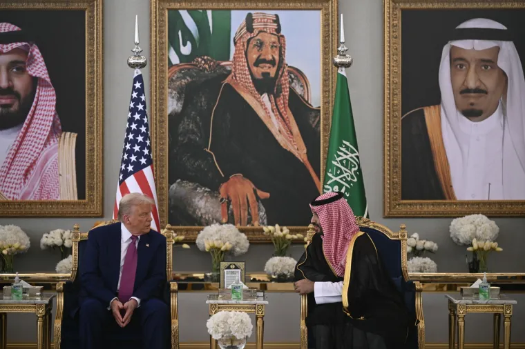 Ljubičasti tepih i nasmijana lica: Ovako su Trumpa dočekali u Saudijskoj Arabiji!