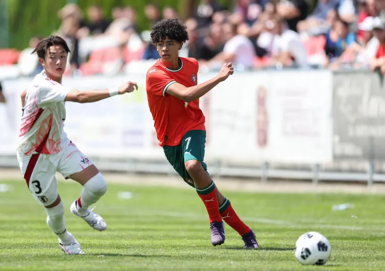 Show na Muri: Cristianova majka dijelila autograme pa izljubila unuka! Čije to kopačke mali nosi?