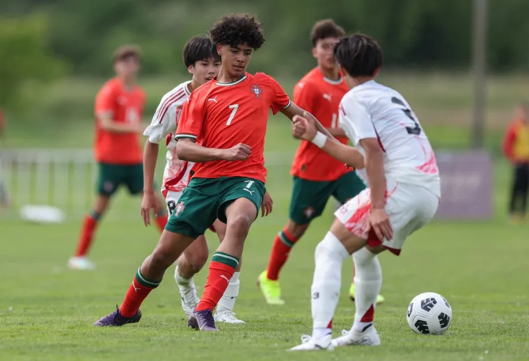 Show na Muri: Cristianova majka dijelila autograme pa izljubila unuka! Čije to kopačke mali nosi?