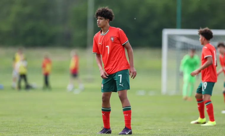 Show na Muri: Cristianova majka dijelila autograme pa izljubila unuka! Čije to kopačke mali nosi?