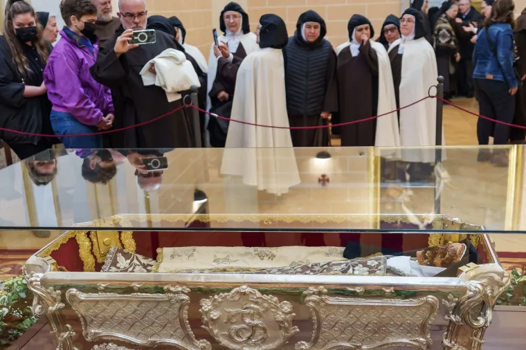 Izloženo tijelo svete Terezije Avilske nakon vi&scaron;e od 100 godina