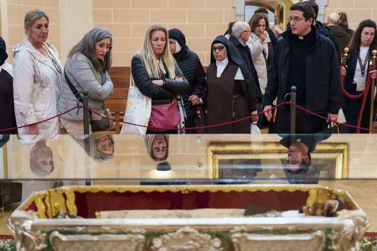 Izloženo tijelo svete Terezije Avilske nakon vi&scaron;e od 100 godina