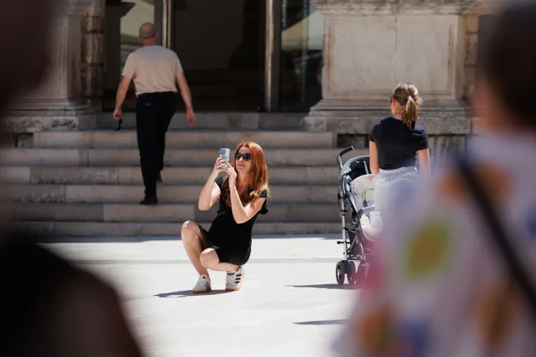 Dvije Zadranke šetale kao na modnoj pisti: Privukle poglede u centru