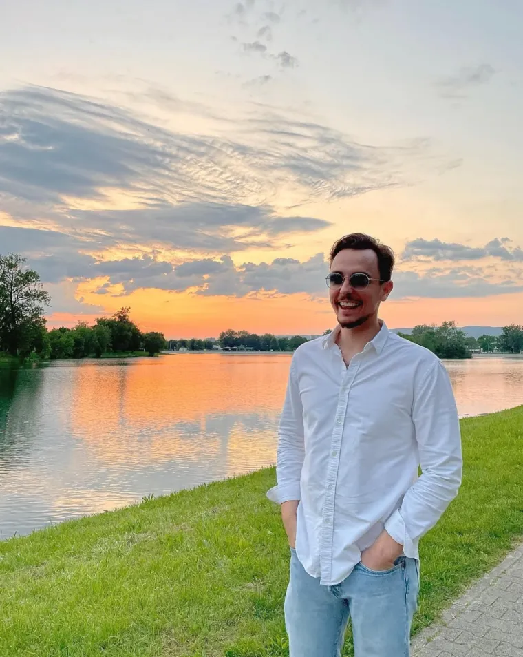 Od dobitnika Porina do uličnog pjevača: Pogledajte kako se Marko Kutlić mijenjao kroz godine