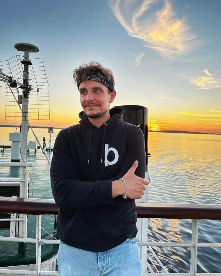 Od dobitnika Porina do uličnog pjevača: Pogledajte kako se Marko Kutlić mijenjao kroz godine