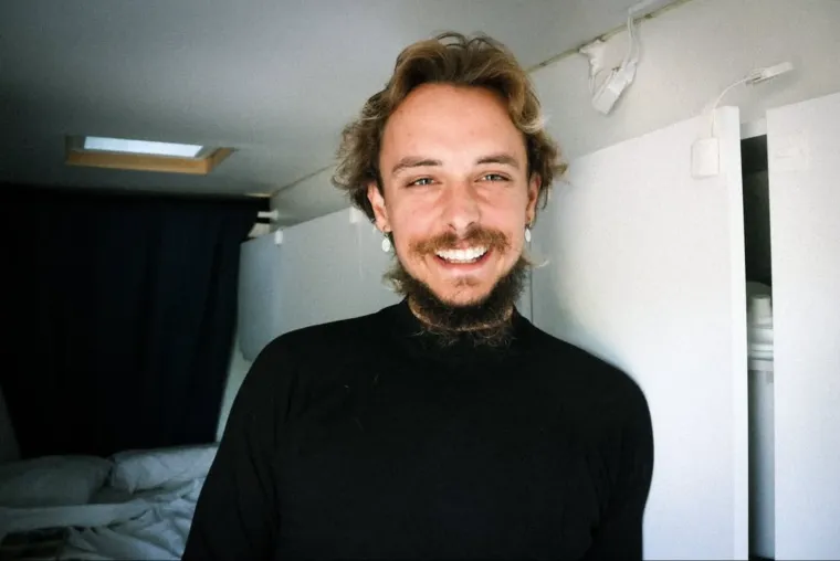 Od dobitnika Porina do uličnog pjevača: Pogledajte kako se Marko Kutlić mijenjao kroz godine