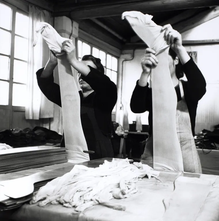 'Materijal budućnosti' zauvijek je promijenio modu: Žene su satima stajale u redovima