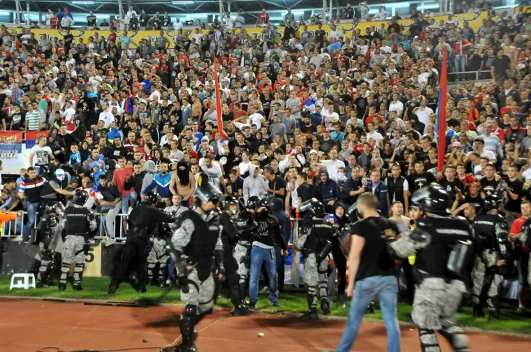Na utakmici Srbije i Albanije izbio skandal nad skandalima: Ovako je to izgledalo